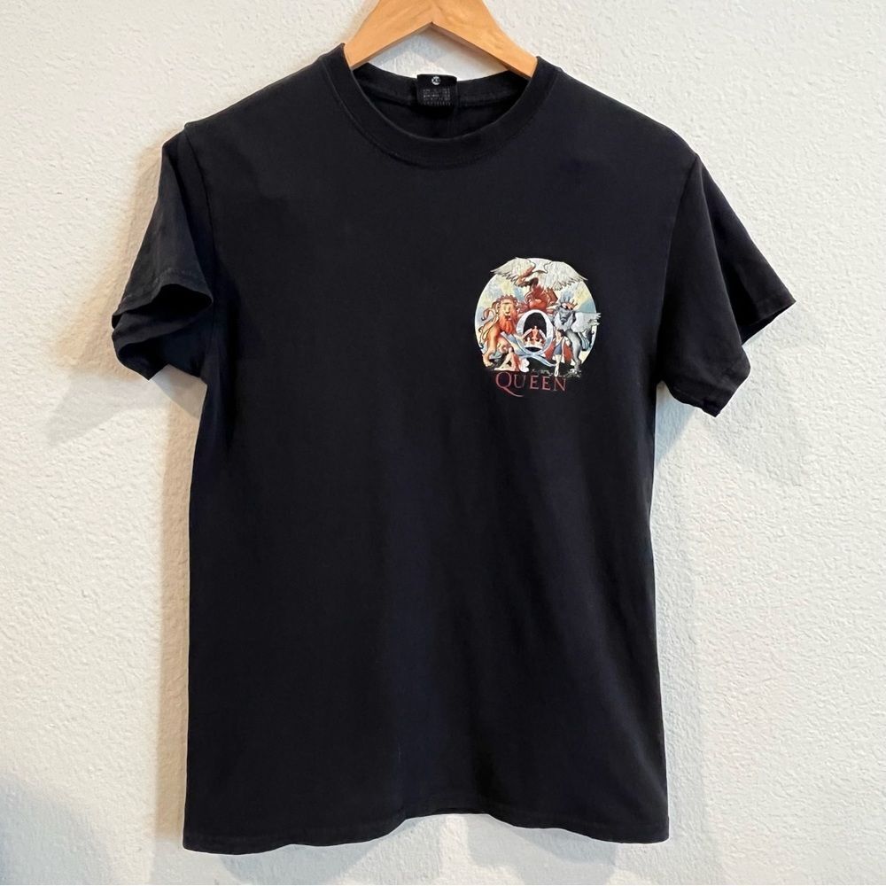 Urban Outfitters DAY brand black queen band tshirt size xsmall